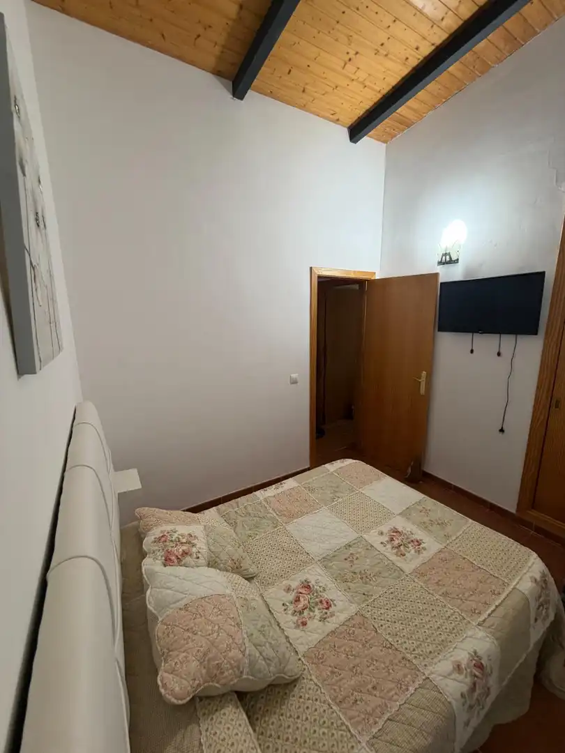 Dormitori de Casa o xalet en venda en El Castillo de las Guardas amb Jardí privat i Piscina comunitària