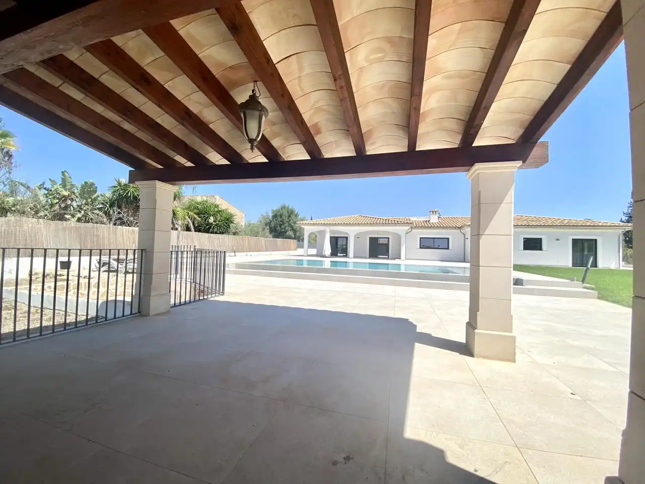 Vista exterior de Casa o xalet en venda en Marratxí amb Aire condicionat, Jardí privat i Piscina