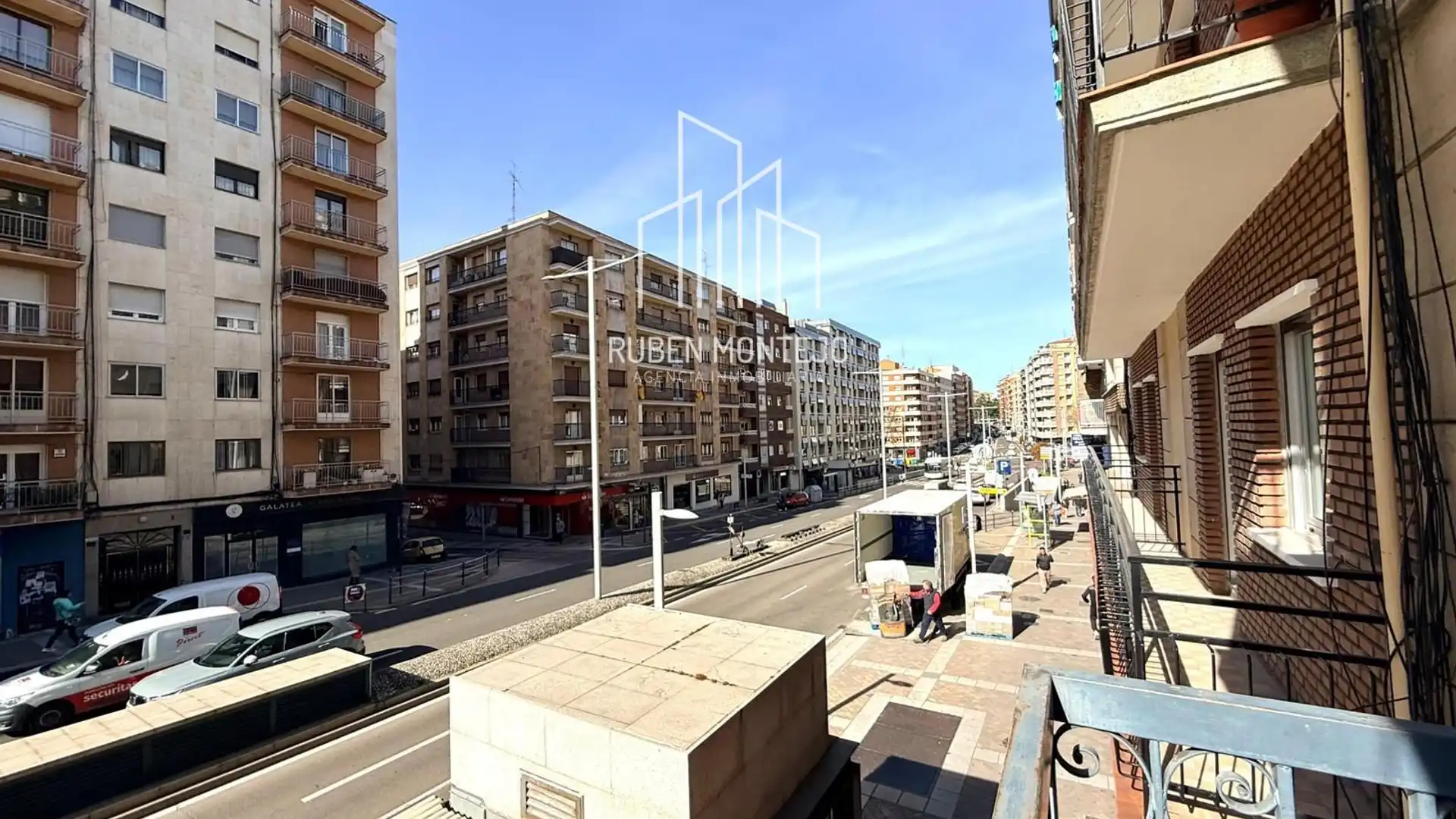 Vista exterior de Piso de alquiler en Salamanca Capital con Calefacción, Parquet y Terraza