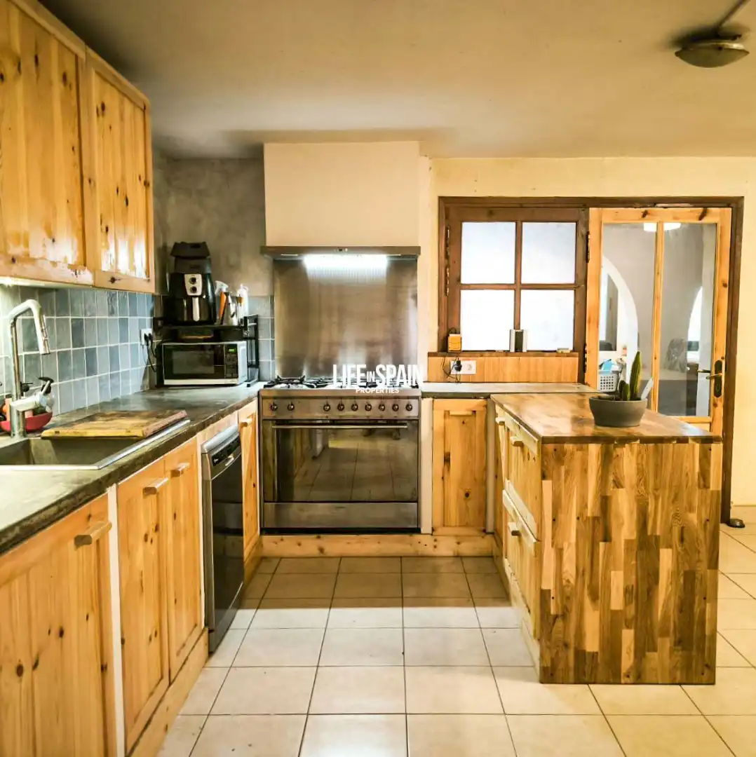 Küche von Country house zum Verkauf in Rasquera mit Klimaanlage, Privatgarten und Terrasse