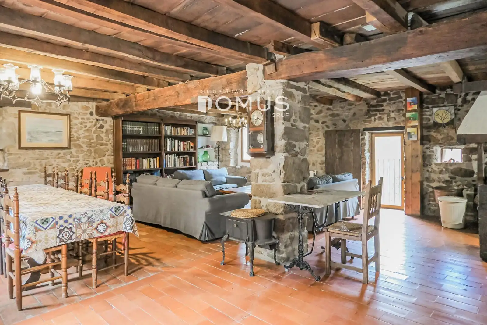 Sala de estar de Finca rústica en venta en Santa Pau con Calefacción, Parquet y Piscina