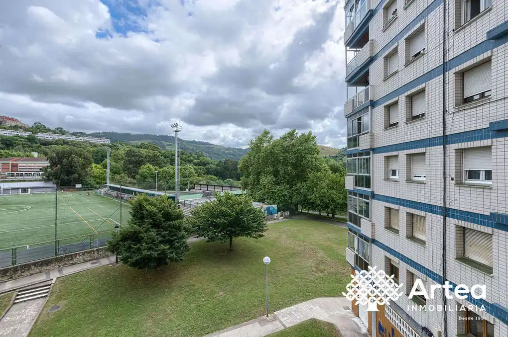 Vista exterior de Pis en venda en Barakaldo  amb Calefacció i Terrassa