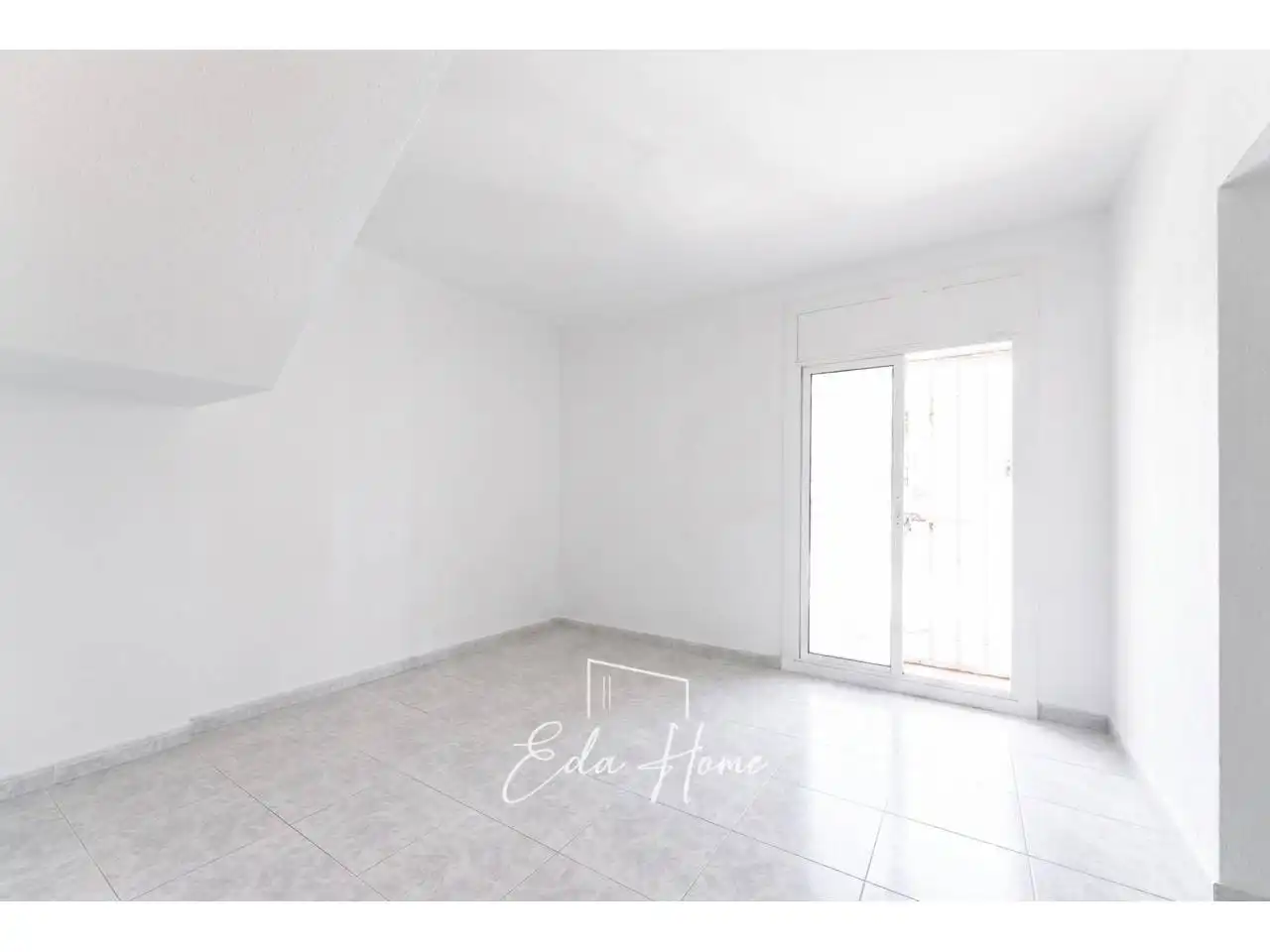 Sala d'estar de Casa adosada en venda en Cubelles amb Terrassa