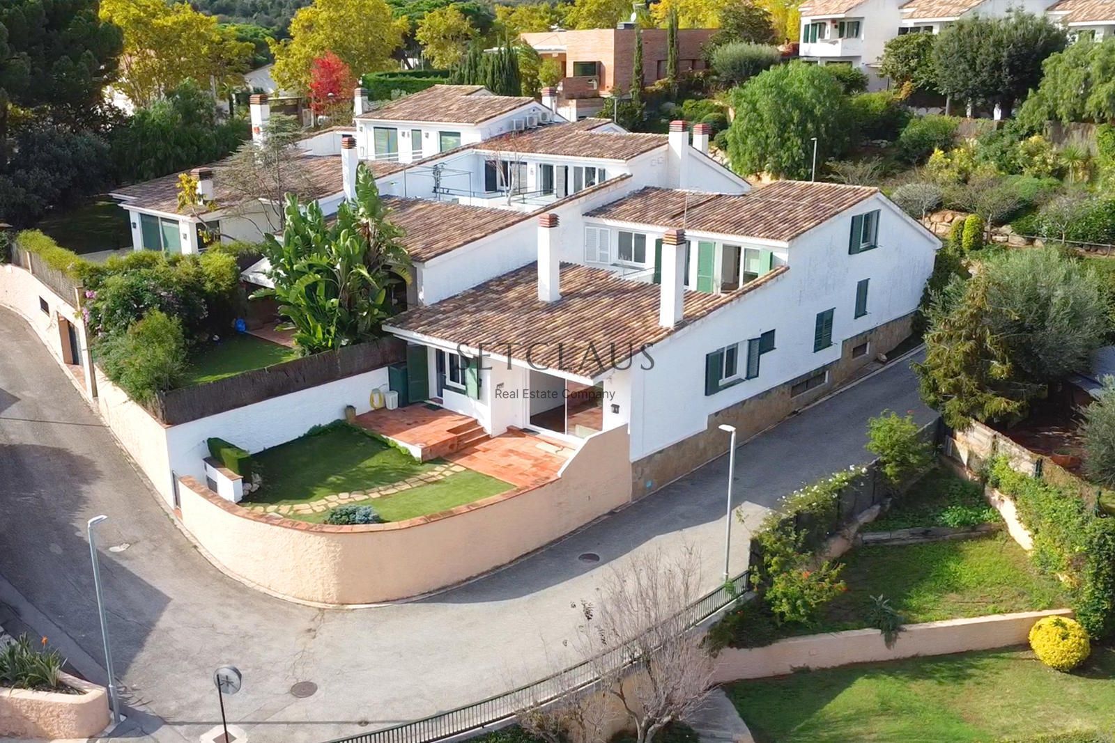 Exterior view of Single-family semi-detached for sale in Alella  with Air Conditioner, Heating and Private garden