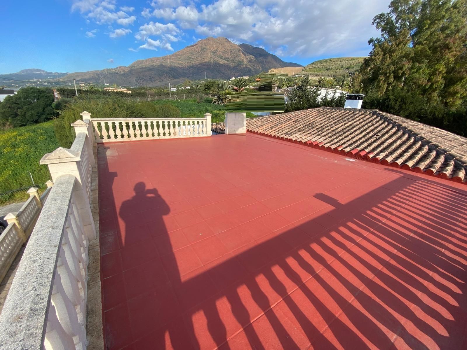 Vista exterior de Casa o xalet en venda en Estepona amb Terrassa i Piscina