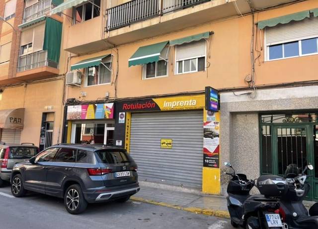 Local comercial en Venta en Calle GARBINET en Carolinas Altas