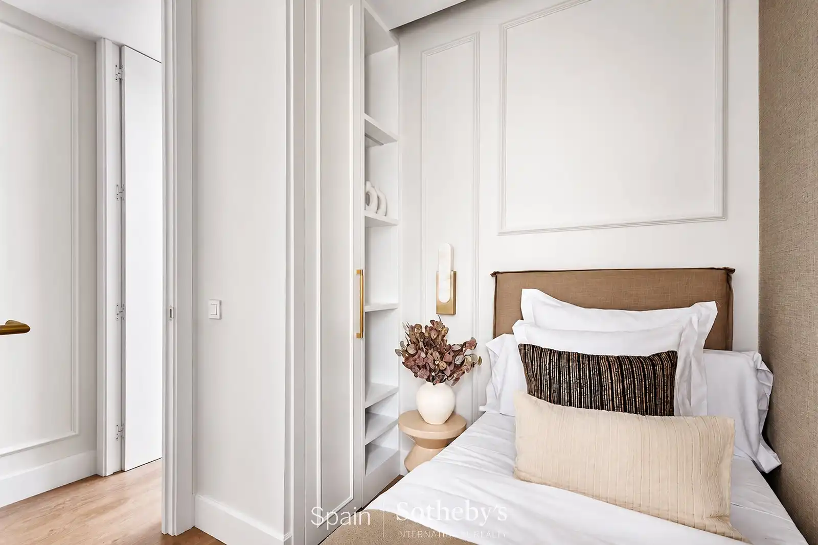 Dormitori de Apartament en venda en Madrid amb Aire condicionat, Calefacció i Terrassa