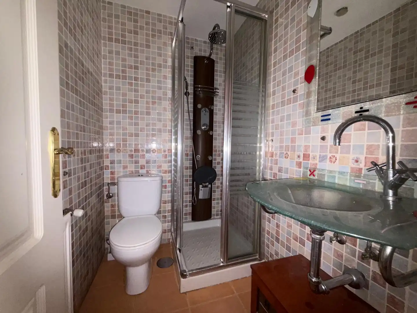 Bany de Casa o xalet en venda en Parla amb Calefacció, Terrassa i Jacuzzi