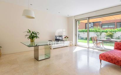 Living room of Flat for sale in  Madrid Capital  with Terrace, Storage room and Swimming Pool