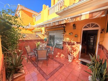 Adossat amb piscina en venda a CALLE ESPACIO