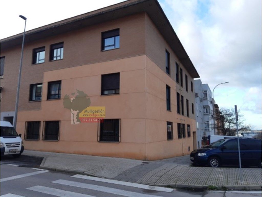 Vista exterior de Pis en venda en Cáceres Capital amb Calefacció, Forn i Rentadora