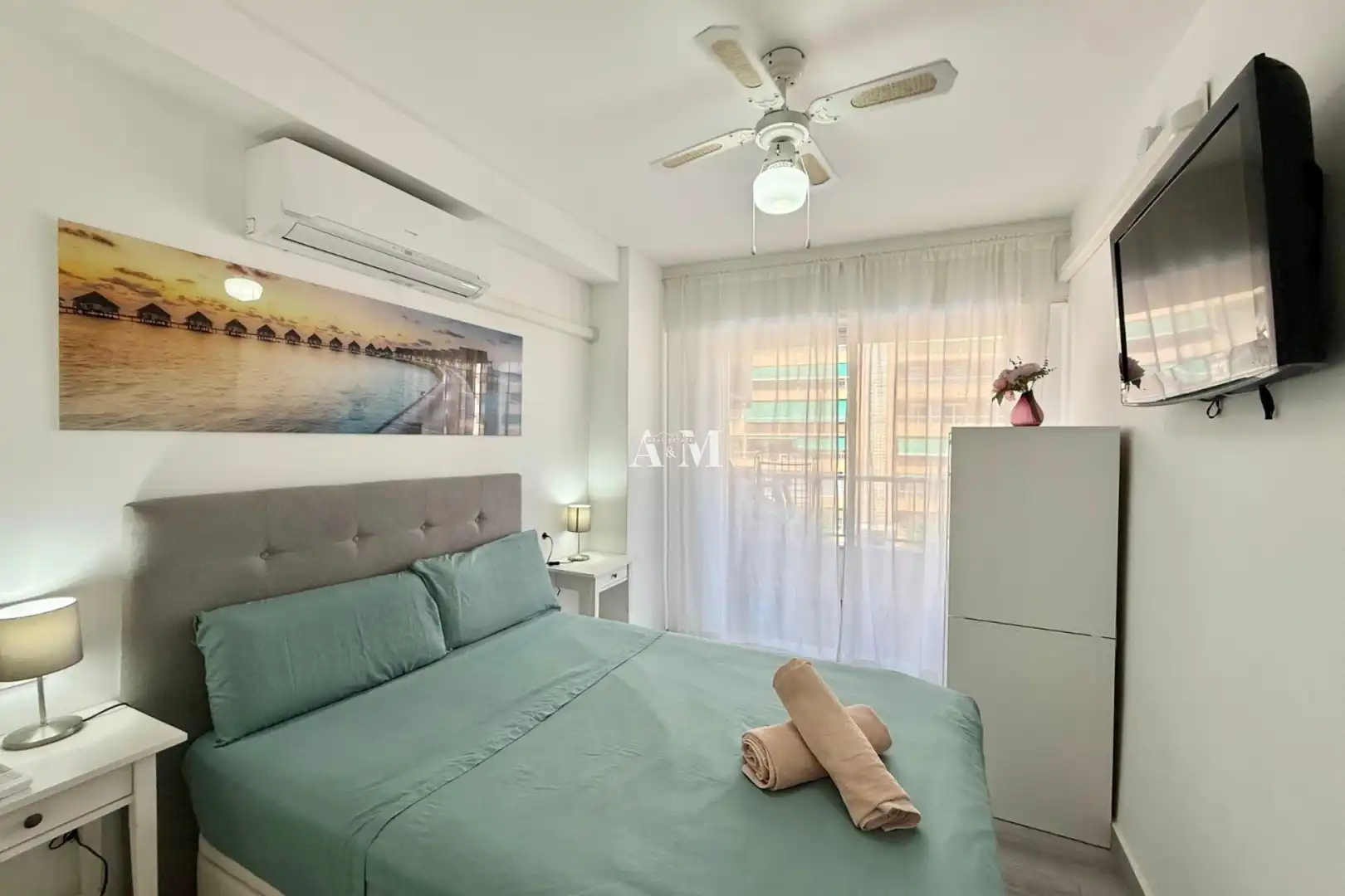 Dormitori de Apartament de lloguer en Torrevieja amb Aire condicionat, Calefacció i Moblat