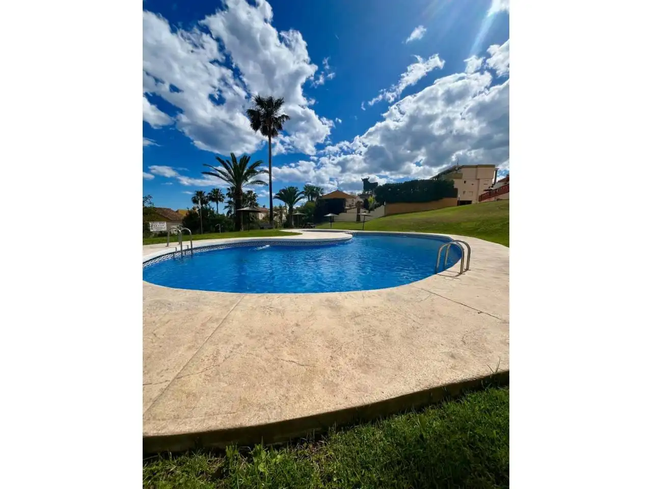 Apartamento con piscina en venta en Avenida Costa Brava, imagen 3