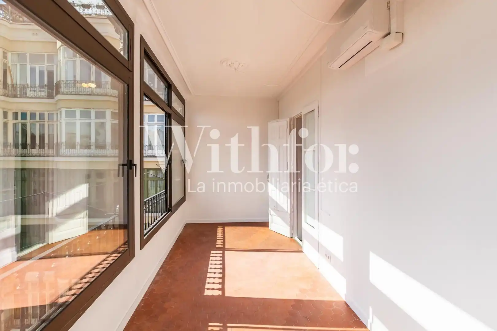 Appartamento con terrazza in affitto a Carrer de València, imagen 26