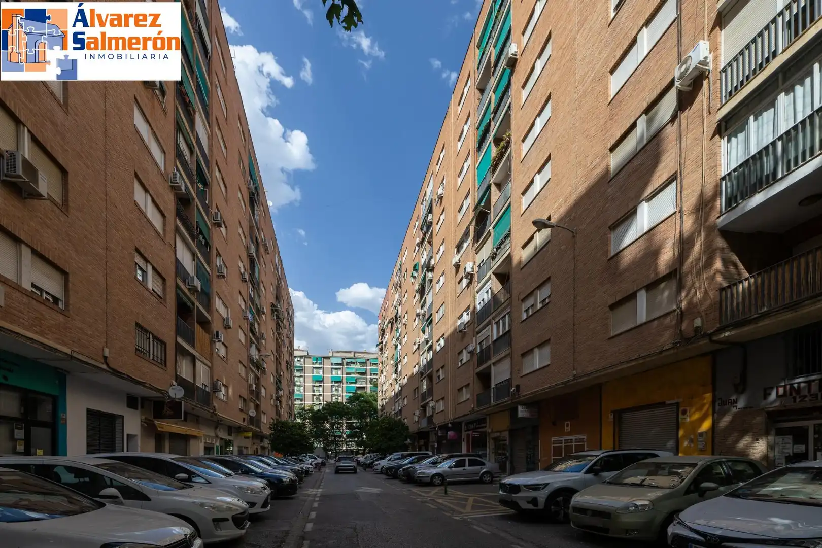 Exterior view of Flat for sale in Granada  with Terrace and Furnished