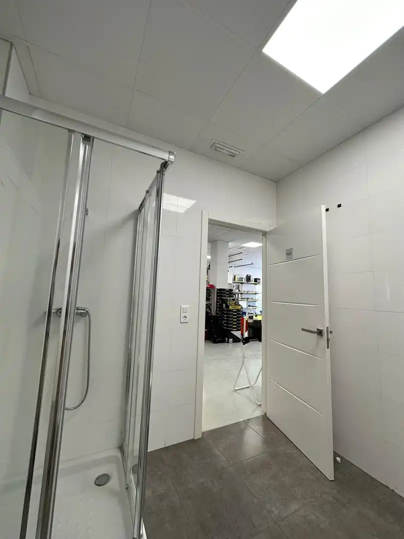 Baño de Nave industrial en venta en Paiporta