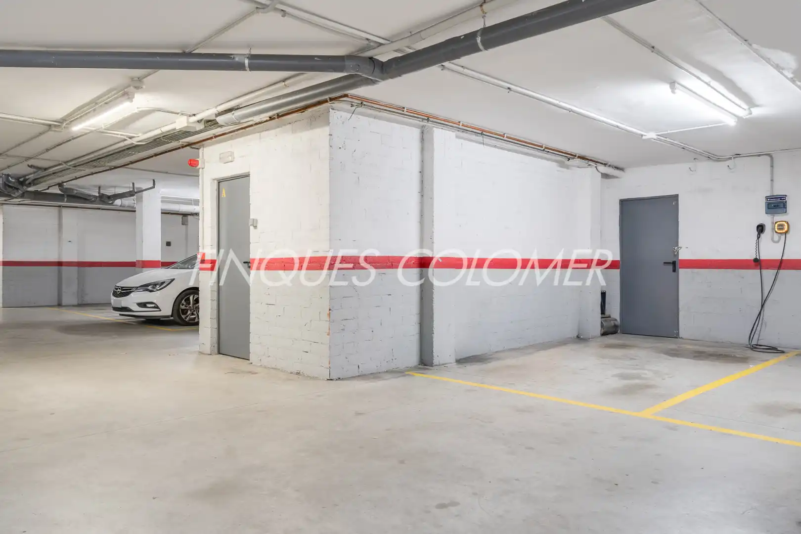 Parking de Dúplex en venta en Rubí con Aire acondicionado, Calefacción y Jardín privado