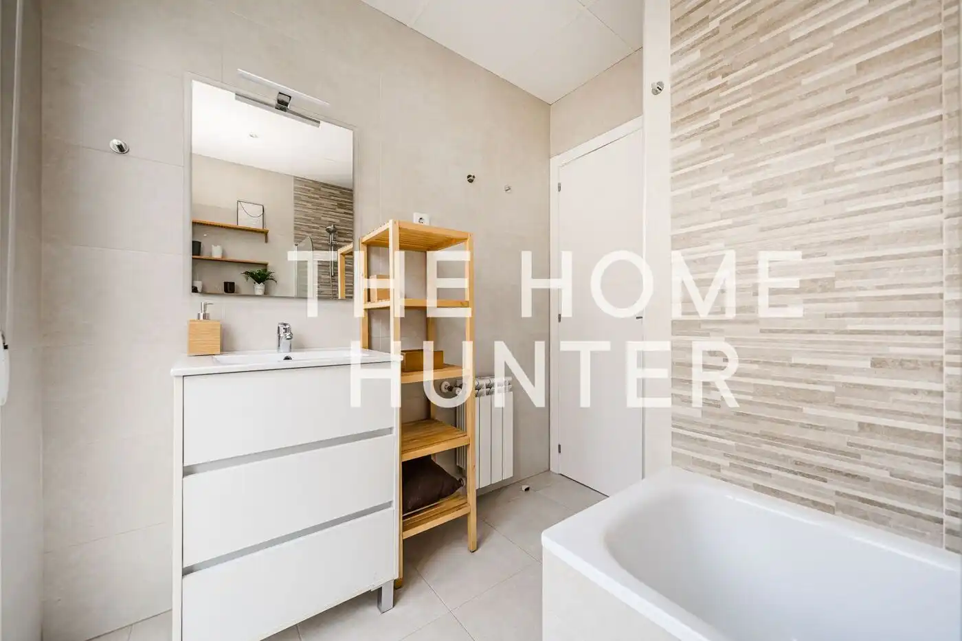 Bathroom of Flat for rent in Madrid  with Air Conditioner, Heating and Furnished