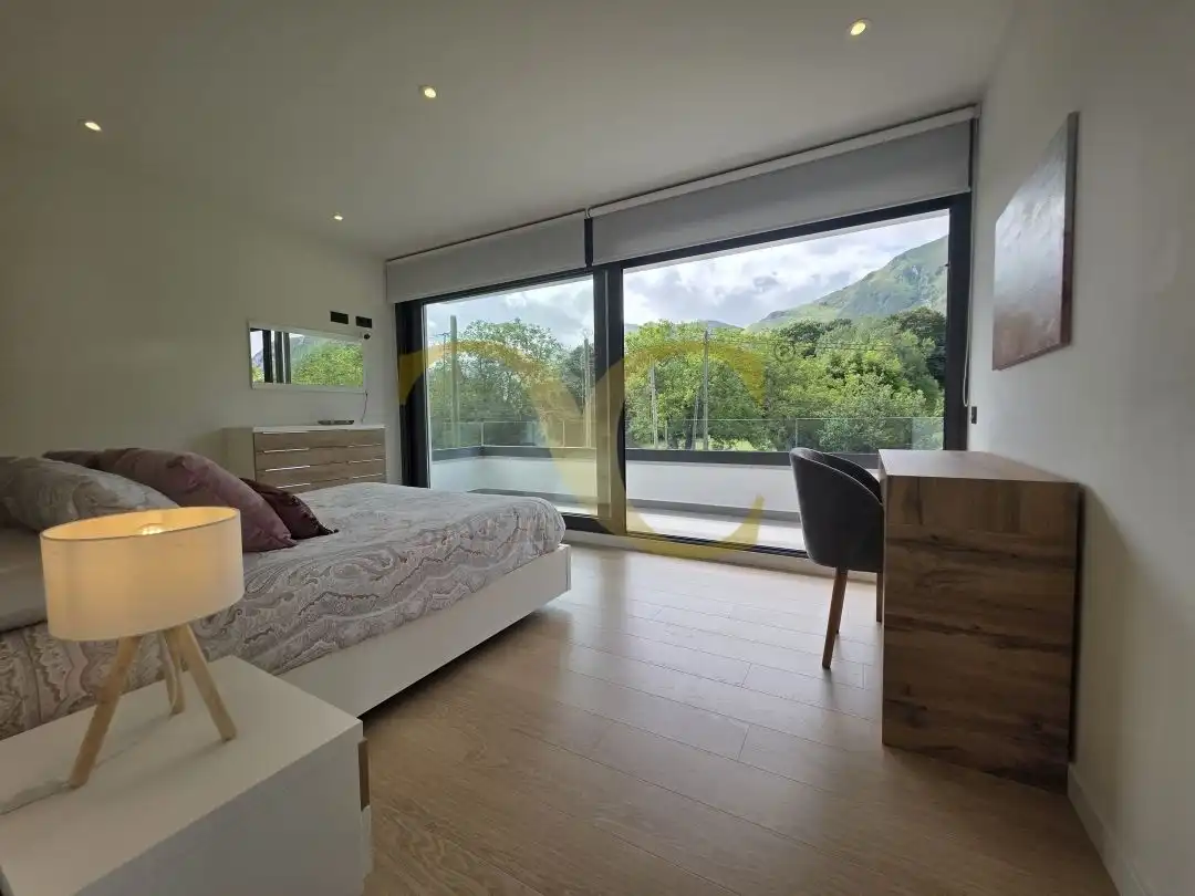 Habitación de Casa o chalet en venta en Llanes con Calefacción, Jardín privado y Terraza