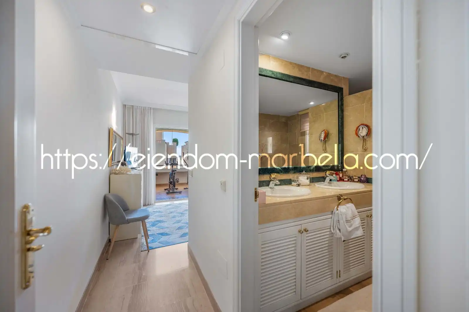 Habitación de Apartamento en venta en Marbella con Aire acondicionado, Terraza y Amueblado
