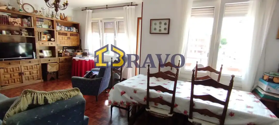 Sala de estar de Dúplex en venta en Medina de Pomar con Calefacción, Jardín privado y Terraza