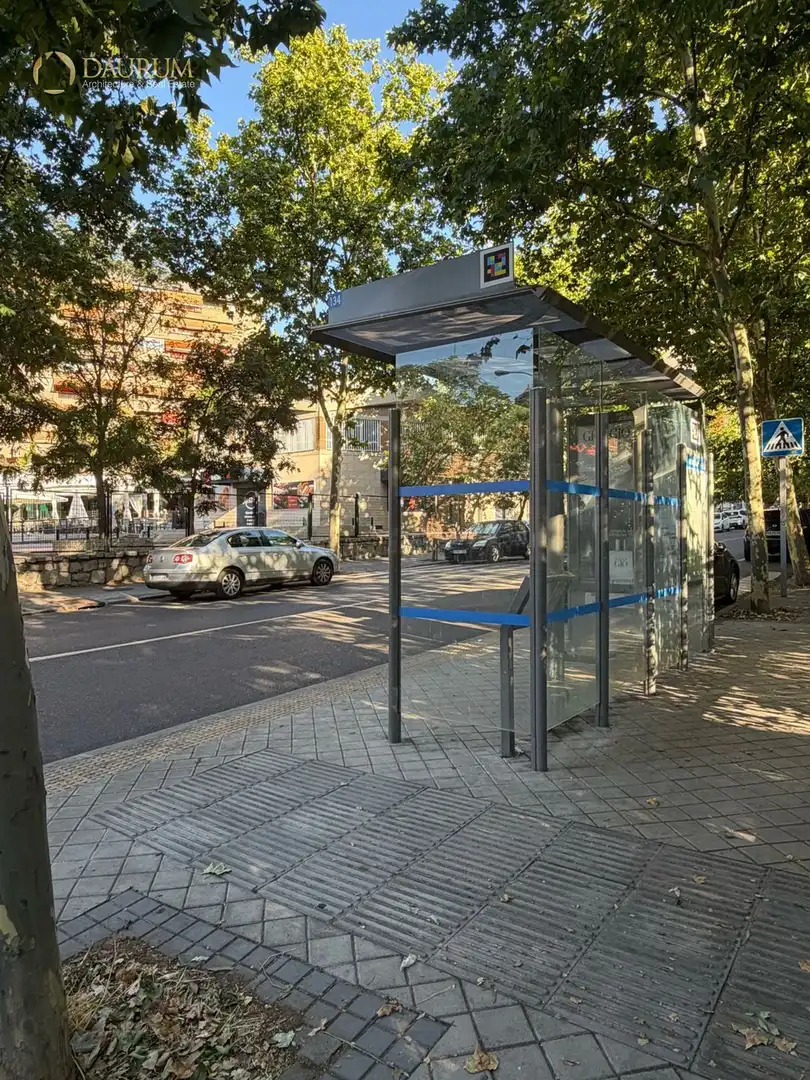 Vista exterior de Piso en venta en Madrid con Calefacción, Piscina y Amueblado