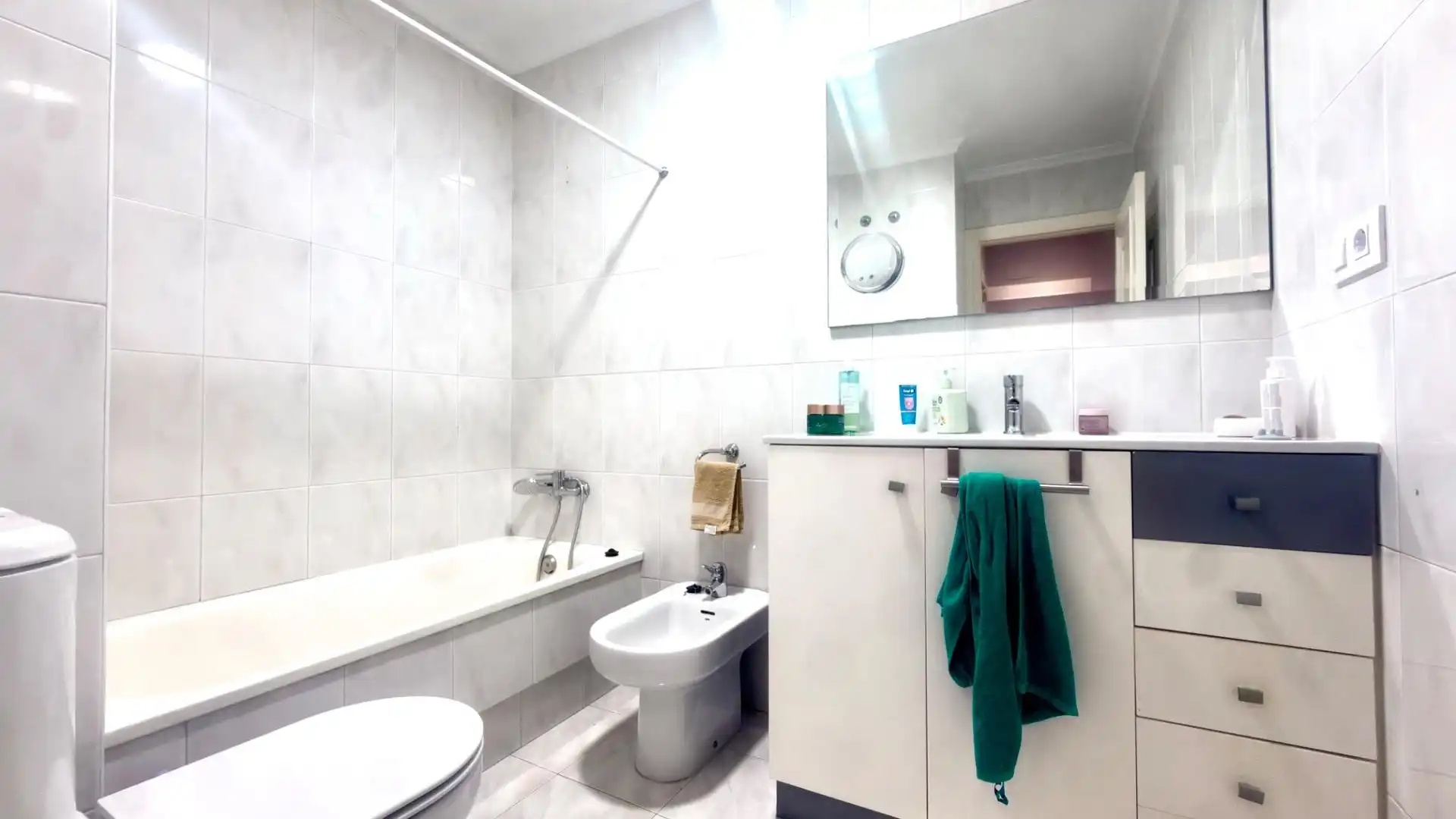 Bathroom of Flat for sale in Ourense Capital   with Heating, Parquet flooring and Furnished