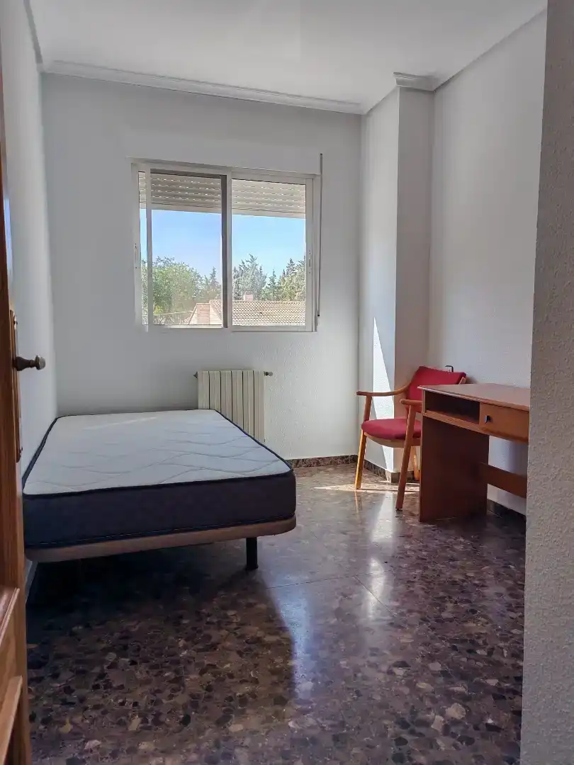 Bedroom of Flat for share in San Pablo