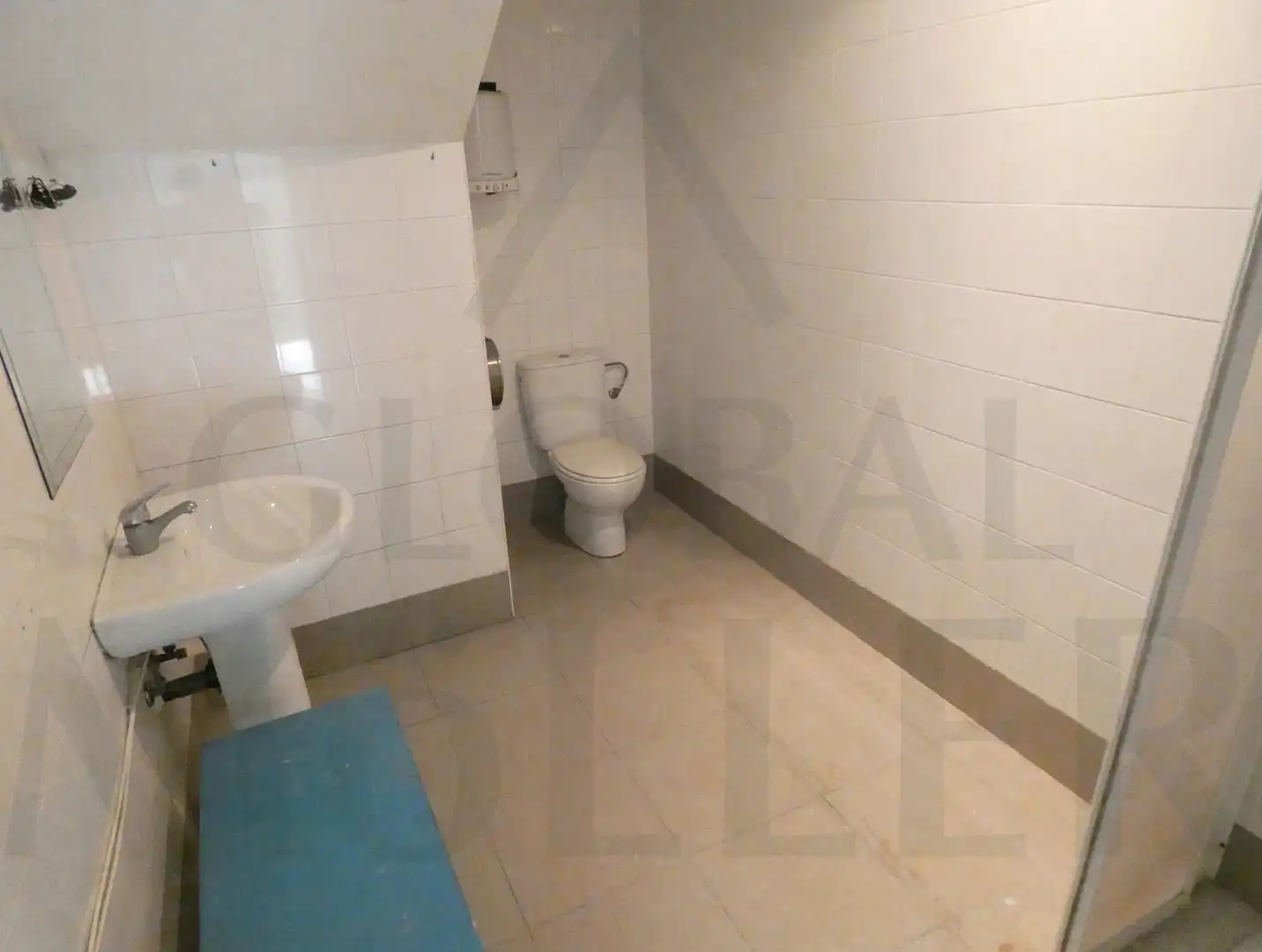 Badezimmer von Fabrikhallen zur Miete in Cartagena ciudad