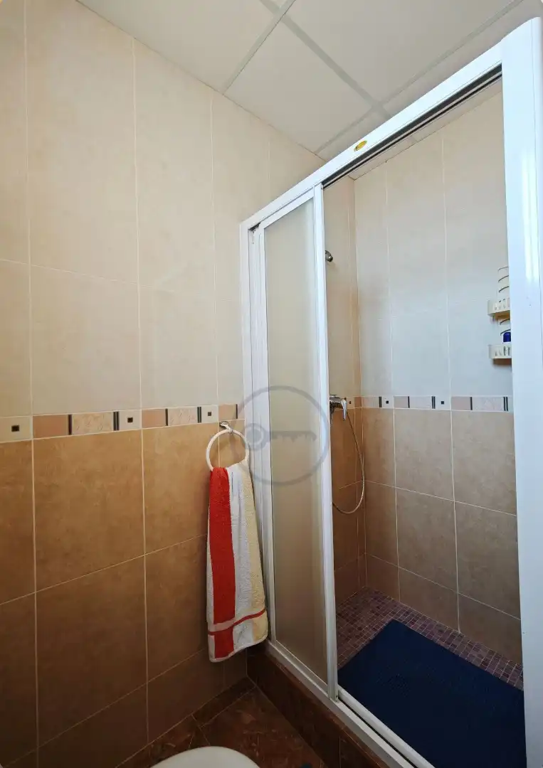 Bany de Casa adosada en venda en Los Alcázares amb Aire condicionat, Terrassa i Moblat