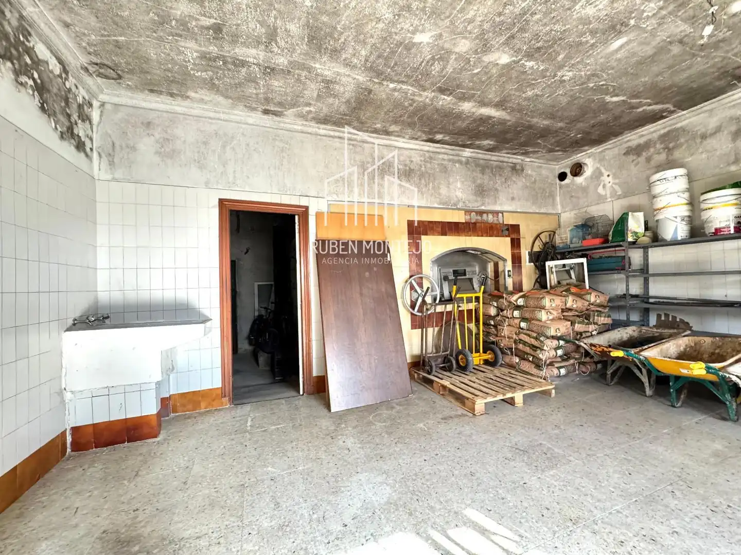 Local en venta en Gomecello con Terraza