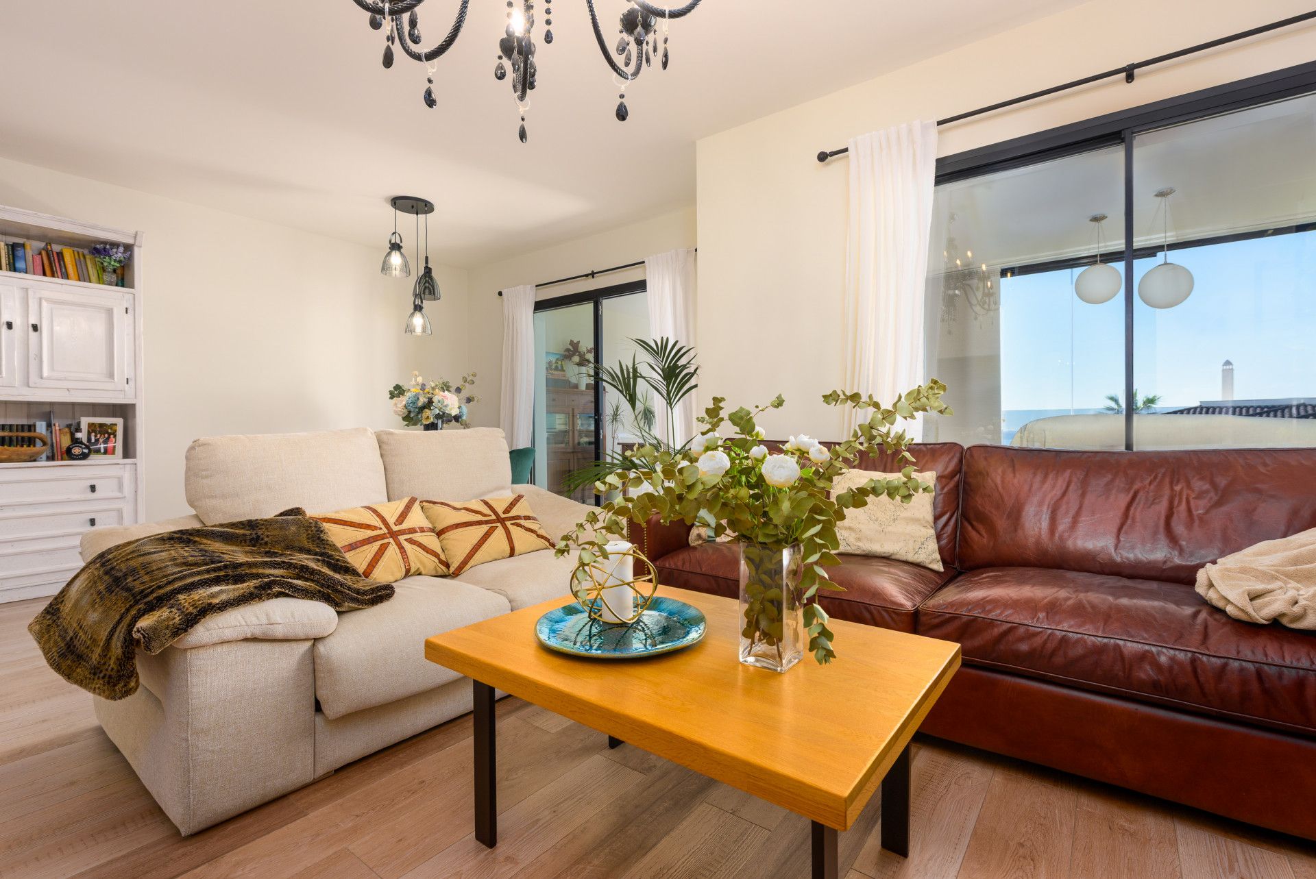 Living room of Apartment for sale in Estepona  with Terrace, Swimming Pool and Community pool