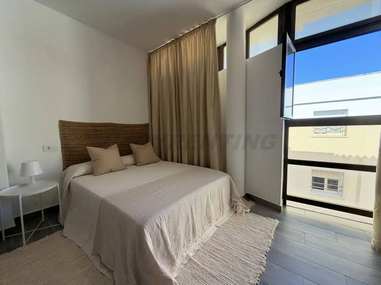 Schlafzimmer von Loft zur Miete in La Línea de la Concepción mit Klimaanlage, Möbliert und Alarm