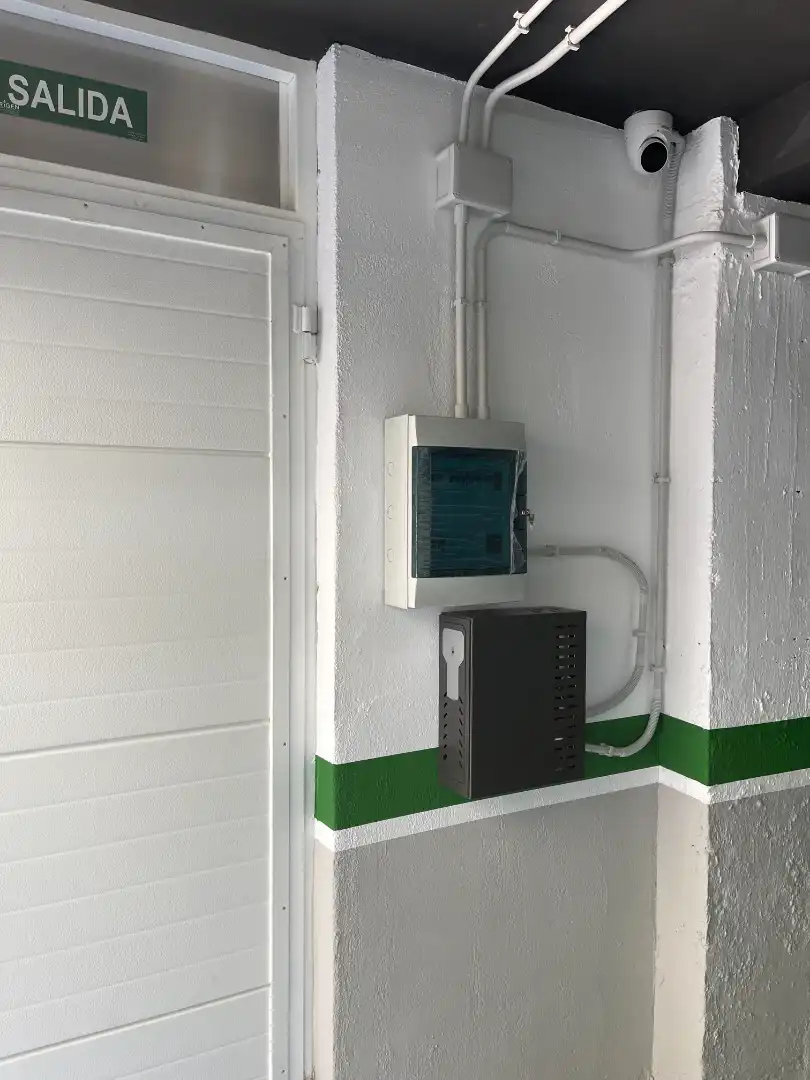 Außenansicht von Garage zum Verkauf in Salamanca mit Alarm