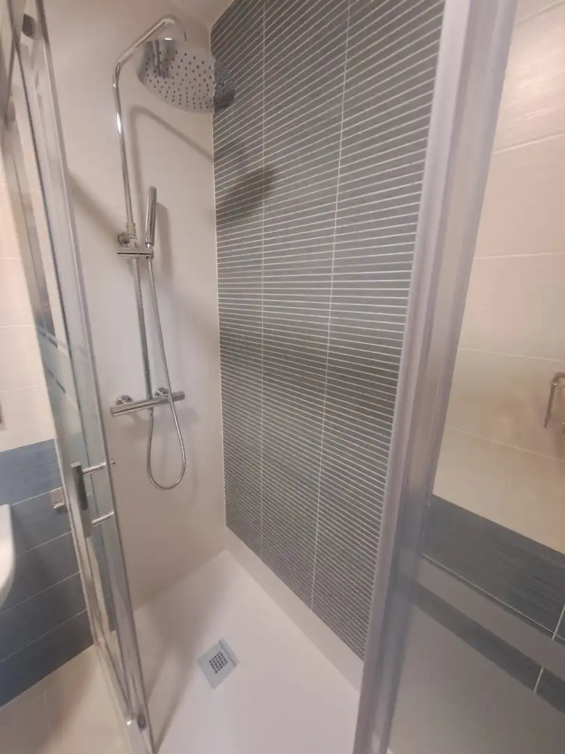 Bany de Apartament en venda en Santa Marta de Tormes amb Calefacció, Parquet i Moblat