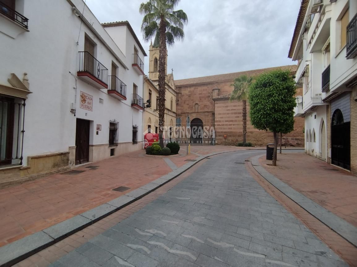 Vista exterior de Pis en venda en Andújar amb Terrassa