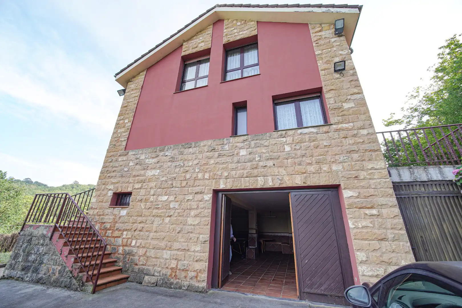 Vista exterior de Casa o xalet en venda en Siero amb Calefacció, Jardí privat i Parquet