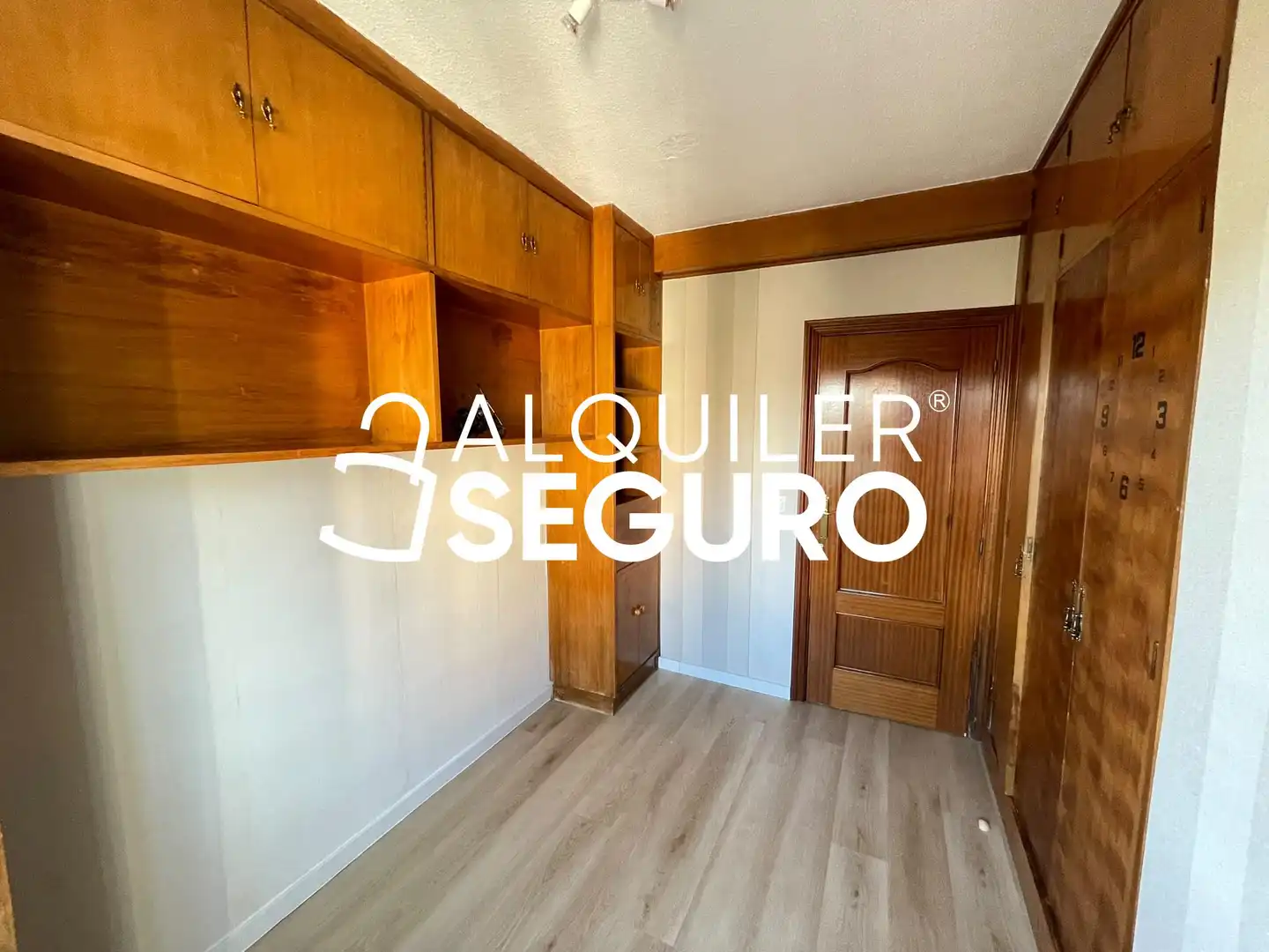 Schlafzimmer von Wohnung zur Miete in Madrid mit Heizung, Abstellraum und Möbliert