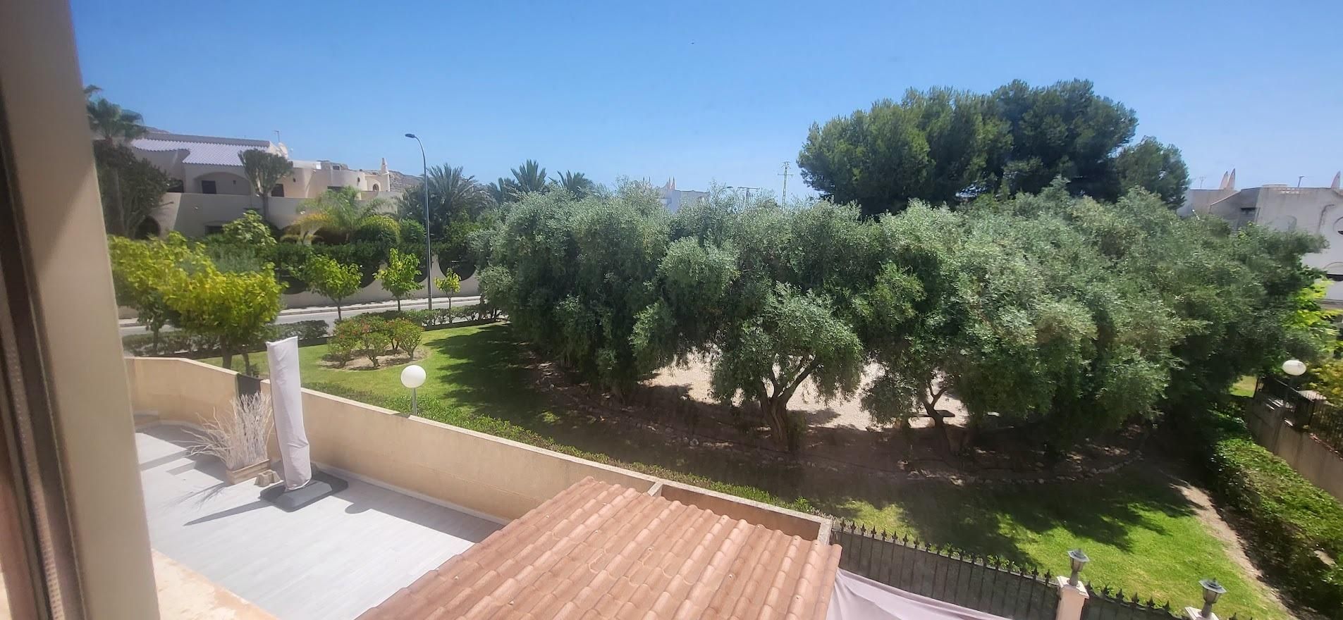 Jardí de Casa o xalet de lloguer en El Campello amb Aire condicionat, Calefacció i Jardí privat