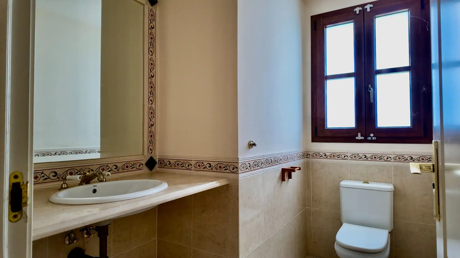 Bathroom of Houses for sale in Estepona  with Private garden, Terrace and Storage room
