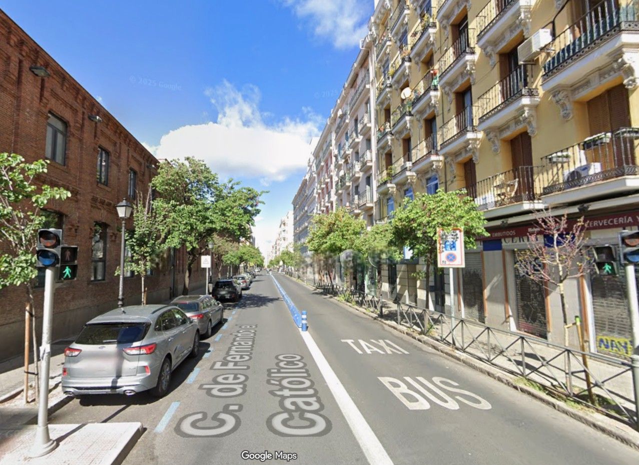 Exterior view of Flat for sale in  Madrid Capital  with Furnished