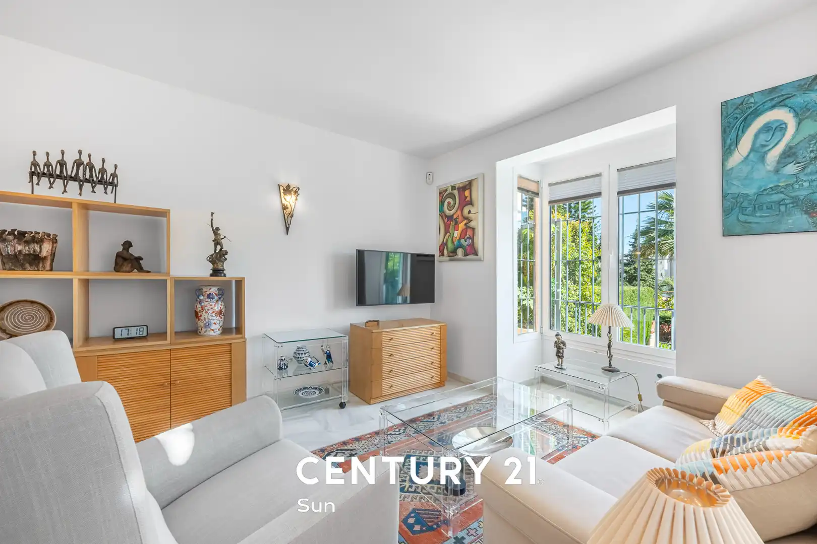 Sala de estar de Casa adosada en venta en Marbella con Aire acondicionado, Calefacción y Jardín privado