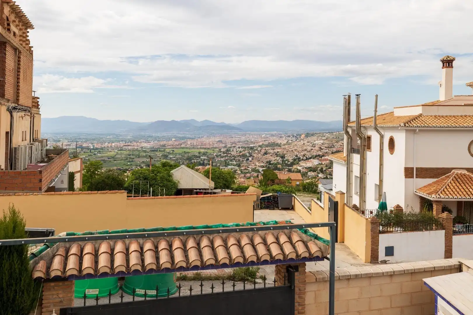 Exterior view of Houses for sale in Barrio de la Vega
