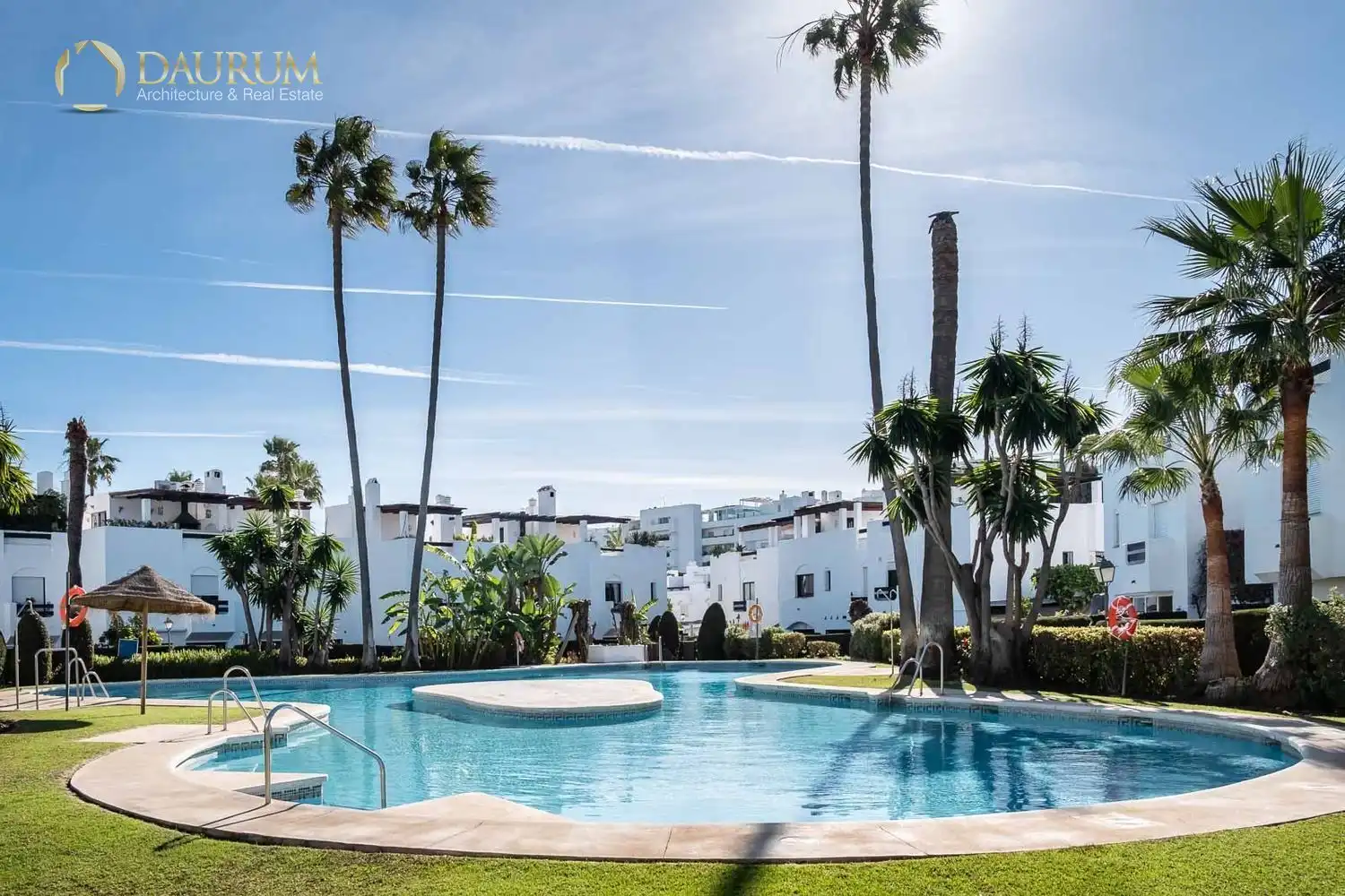 Vista exterior de Casa adosada en venda en Marbella amb Aire condicionat, Calefacció i Parquet