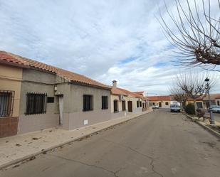 Exterior view of Single-family semi-detached for sale in Carrión de Calatrava