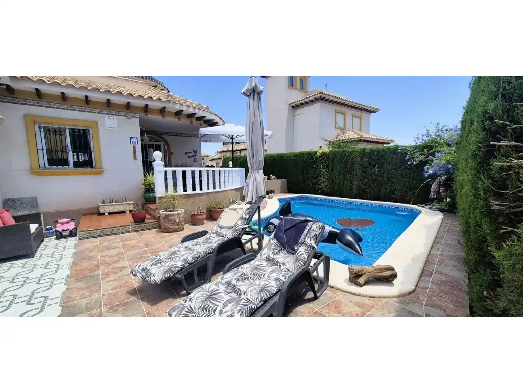 House with pool for sale in Poligono F-2 Filipinas Oeste, imagen 4