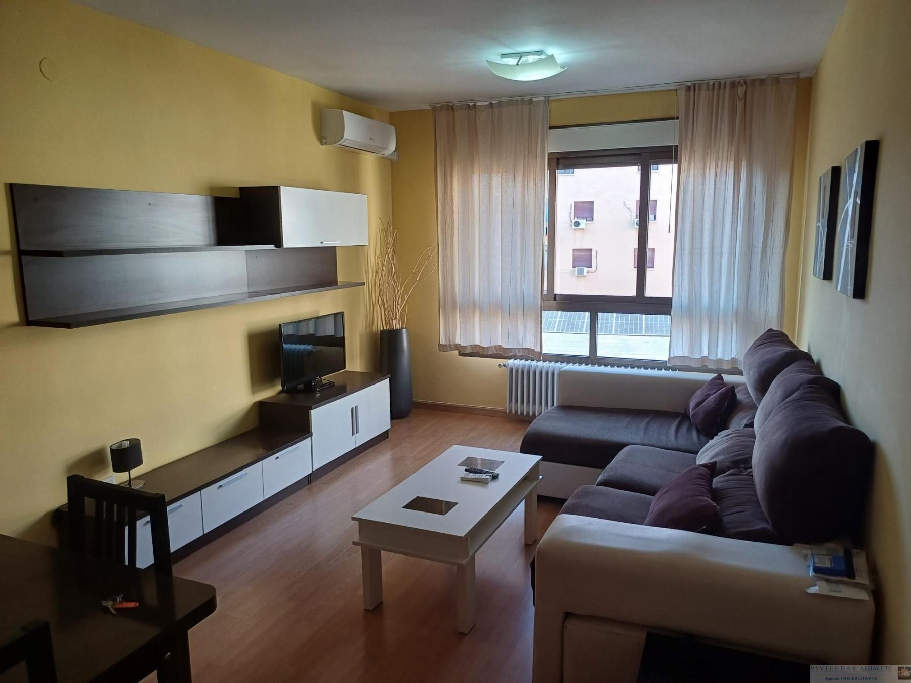 Sala d'estar de Apartament de lloguer en  Albacete Capital amb Aire condicionat, Calefacció i Moblat