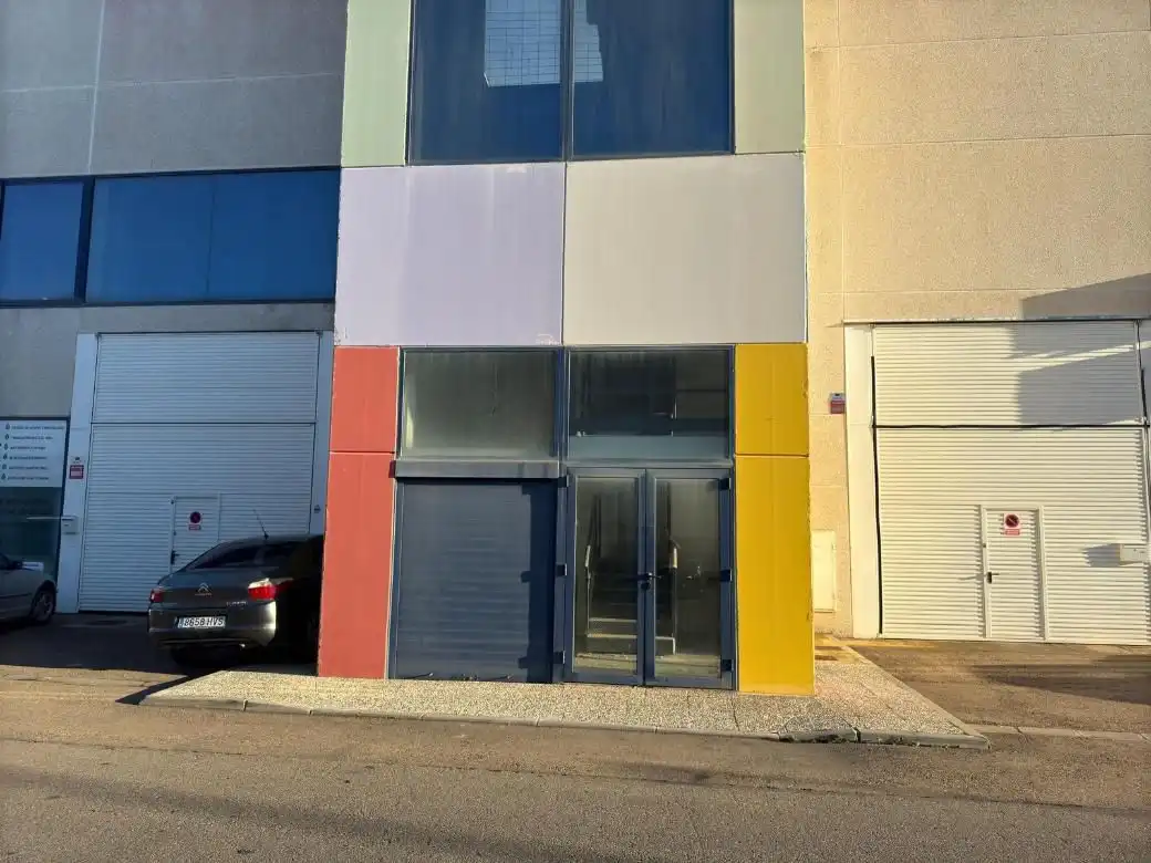 Vista exterior de Oficina en venta en Utebo