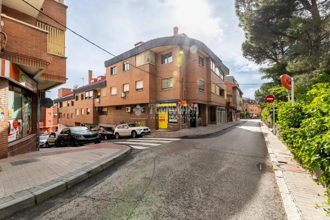 Außenansicht von Wohnung zum Verkauf in Las Rozas de Madrid mit Klimaanlage, Heizung und Terrasse
