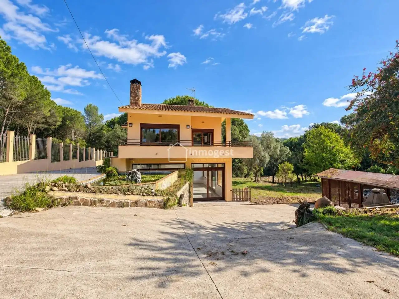 Vista exterior de Casa o xalet en venda en Cassà de la Selva amb Calefacció, Jardí privat i Terrassa